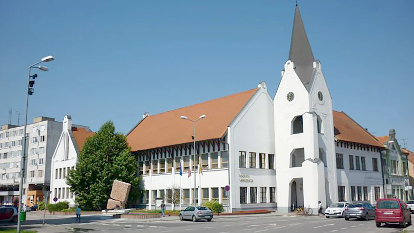 Pri komunitnom centre je schránka na hygienické pomôcky