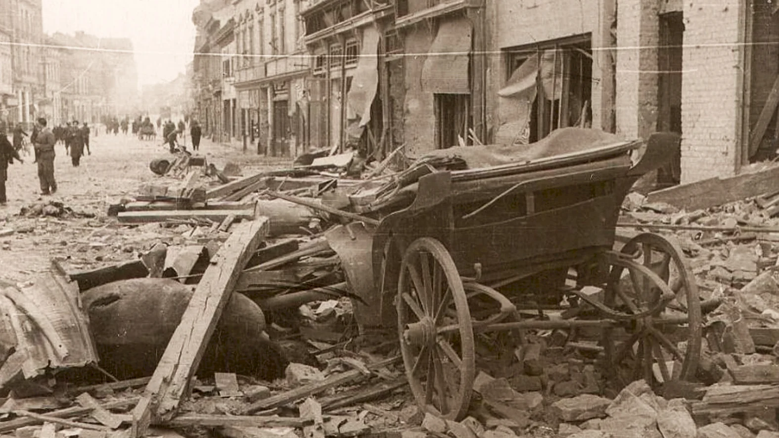 Pred 79 rokmi pred Veľkou nocou zahynulo v Nitre pri bombardovaní mesta 345 ľudí
