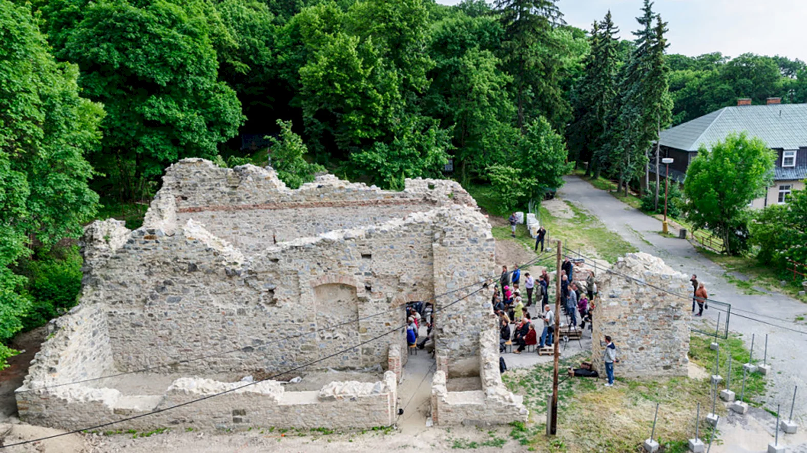 Dobrovoľníci môžu cez víkend pomôcť s čistením areálu Zoborského kláštora