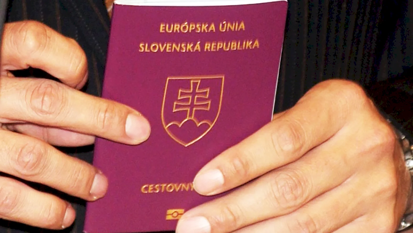 Obrovský záujem o cestovné doklady spôsobil sklz v ich výrobe