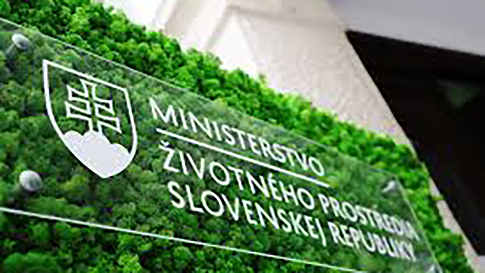 MŽP vykúpilo ďalšie pozemky pod skládkou vo Vrakuni za vyše 113-tis. eur