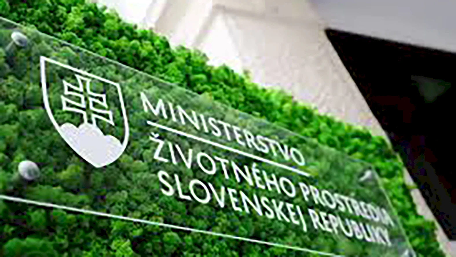 MŽP vykúpilo ďalšie pozemky pod skládkou vo Vrakuni za vyše 113-tis. eur