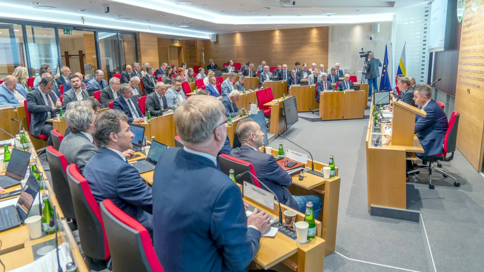 Poslanci PSK rozdelili 1,43 mil. eur cez dotácie