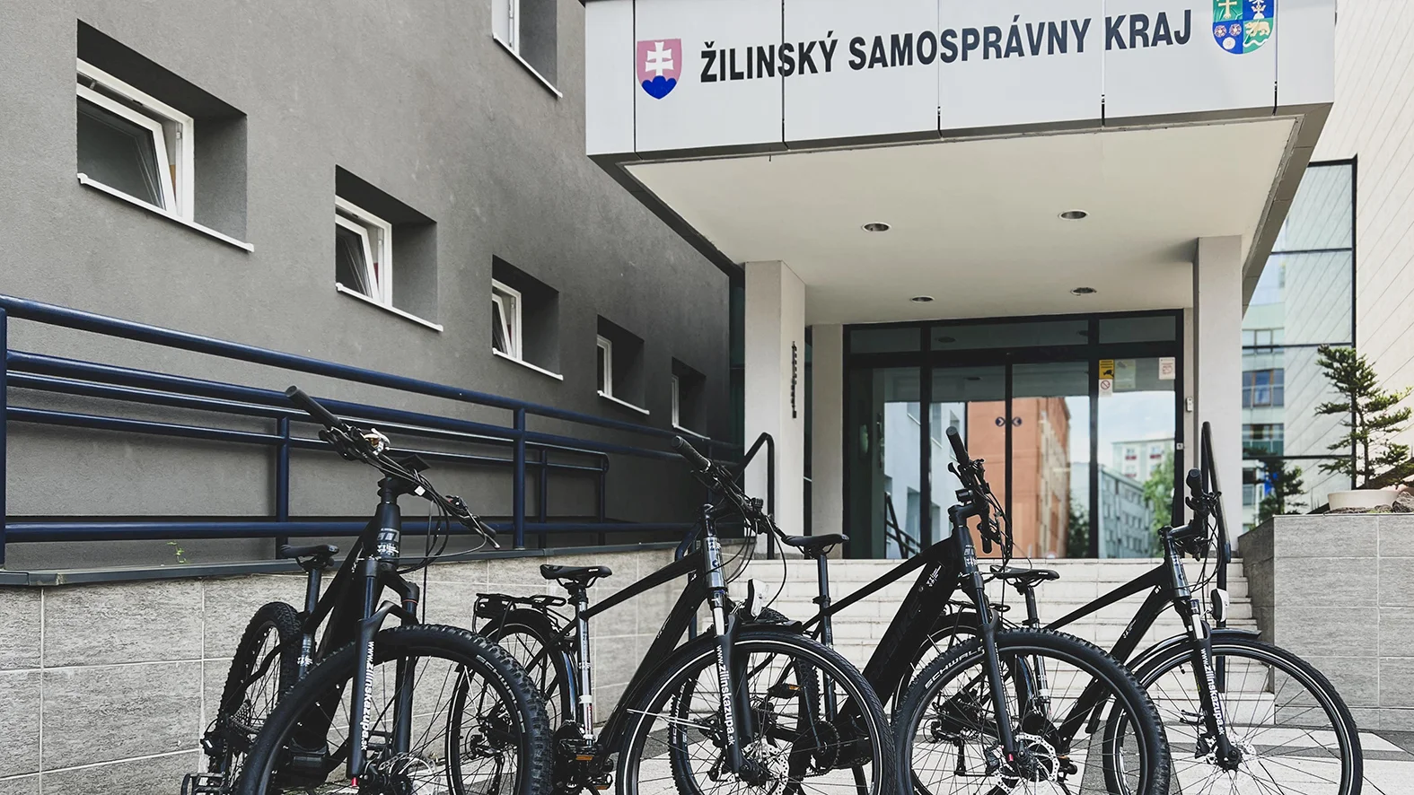 Zamestnanci Úradu ŽSK môžu využívať služobné elektrobicykle