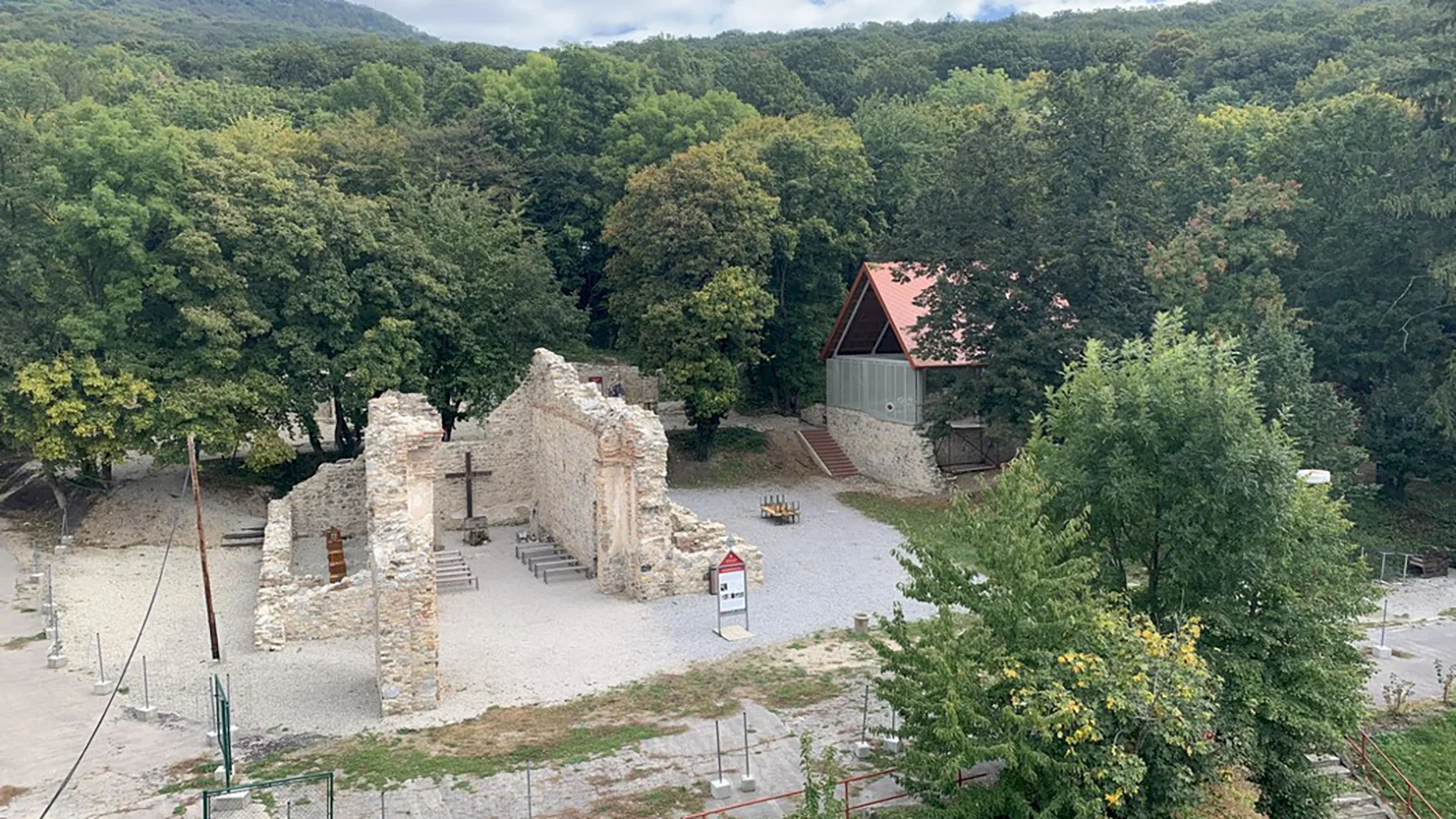 Púť na Zoborský kláštor vyvrcholí inauguráciou známky mnícha Cypriána
