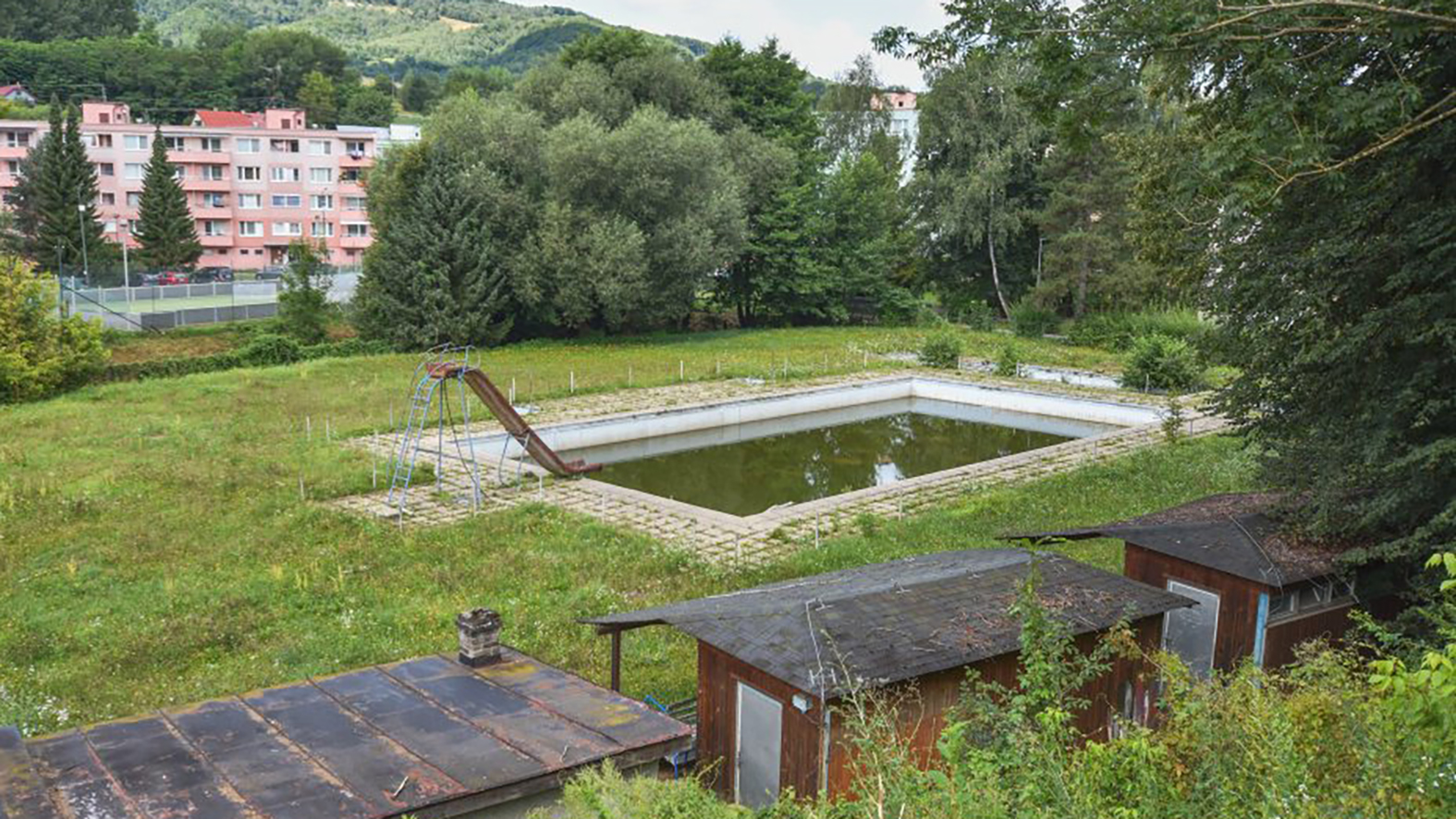 Obec Klenovec chce zachrániť schátrané kúpalisko, získala i vládnu dotáciu