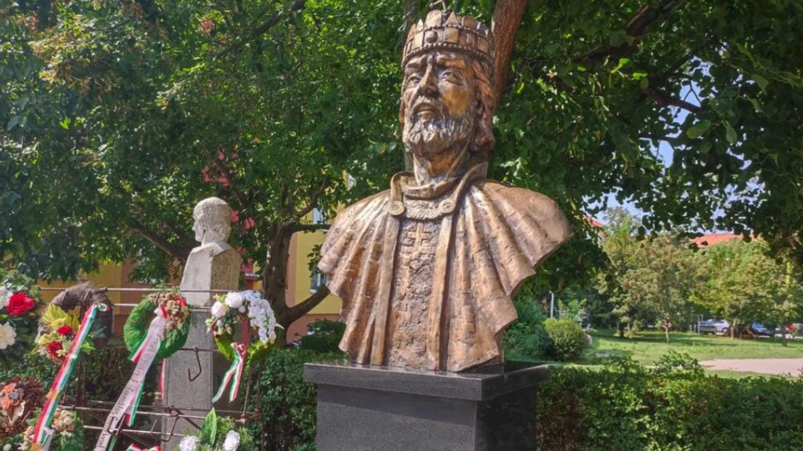 Pred budovou Csemadoku v Nových Zámkoch pribudla busta kráľa sv. Štefana