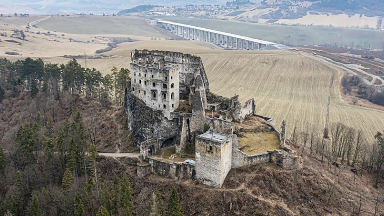 Liptovské múzeum začalo s rekonštrukciou hradu Likava, hrad na dva roky uzavrú