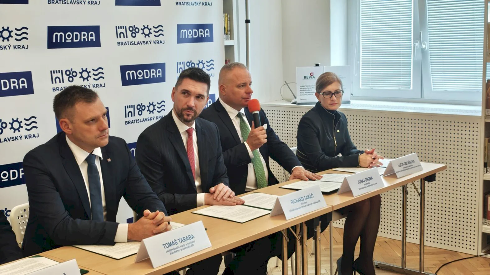 Vláda na výjazdovom rokovaní v Modre podporila projekty Bratislavského kraja