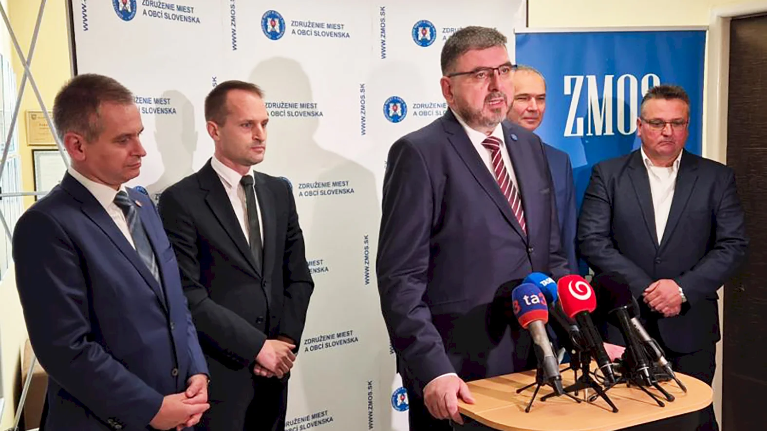 Samosprávy avizujú úsporné opatrenia, dotknúť sa môžu športu