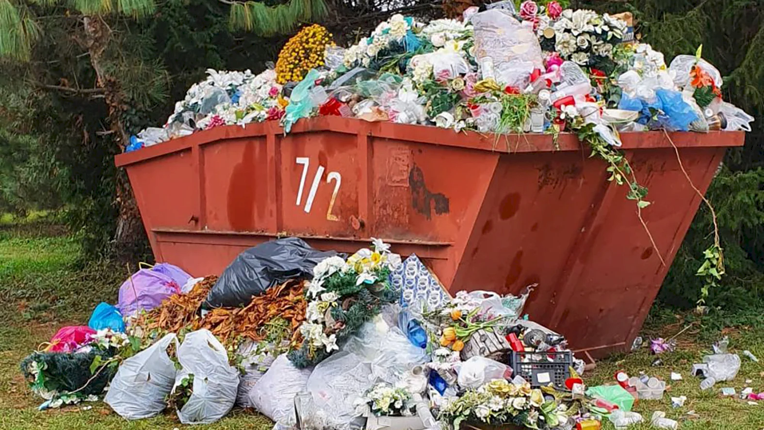 Obce môžu pomôcť v zodpovednom spotrebiteľskom správaní počas Dušičiek