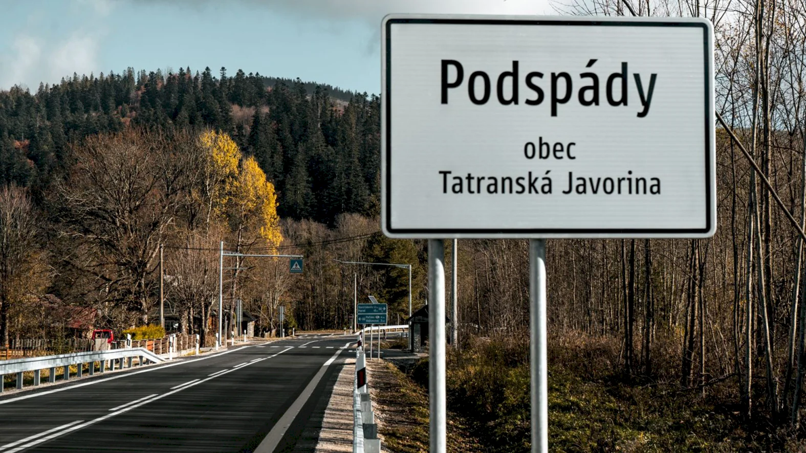 Nový asfalt medzi Lysou Poľanou a Podspádmi