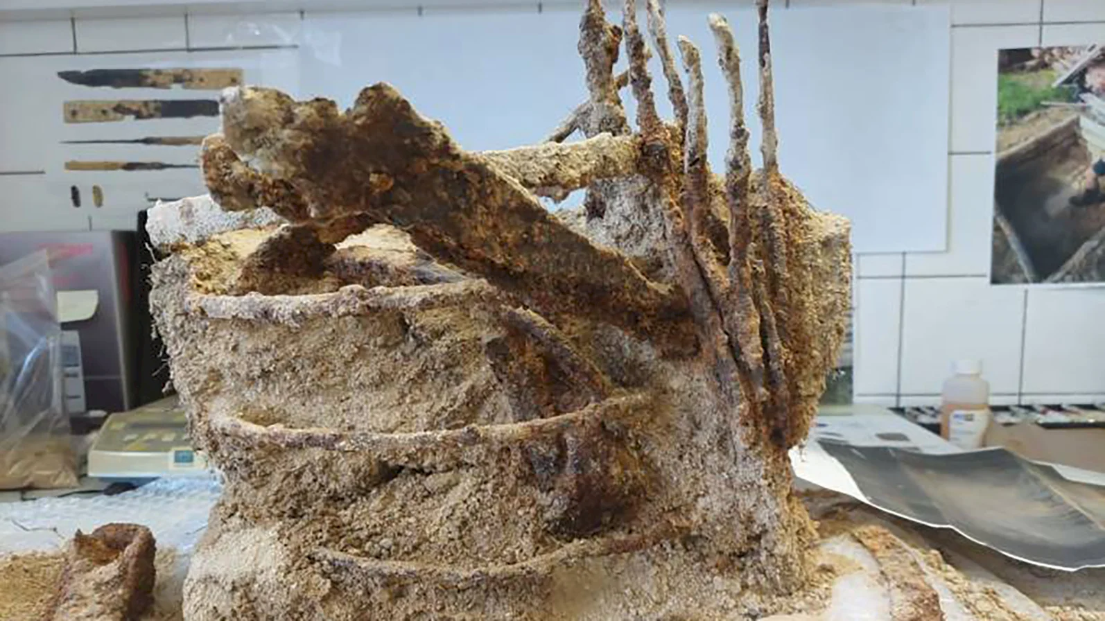 Archeológovi našli na hradisku v Bojnej hromadný nález predmetov