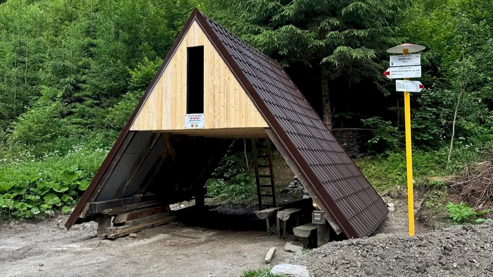 Obnovený prístrešok v Ludrovskej doline opäť slúži turistom a návštevníkom