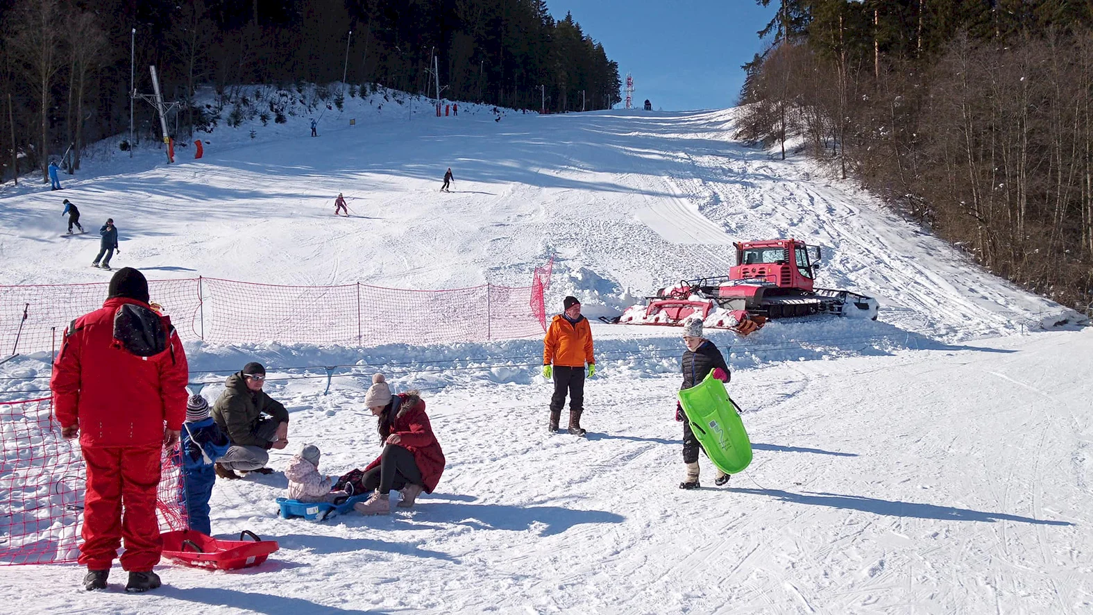 Lyžovačka na Podbrezinách začína, pre Mikulášanov za polovicu