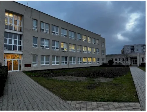 Obec Beluša chce pokračovať v modernizácii školských budov, podala žiadosť o financovanie obnovy pavilónu druhého stupňa ZŠ