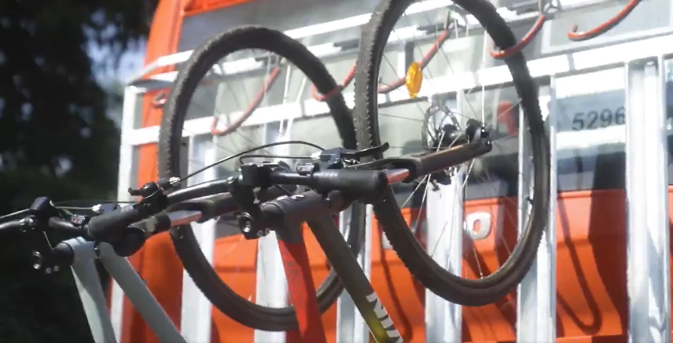 Linka 901 z Bratislavy do Hainburgu s cyklonosičom pre 5 bicyklov každú sobotu a nedeľu