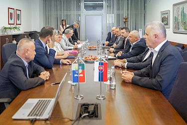 2025_07_15-zsk_podpis_dohody-3.jpg