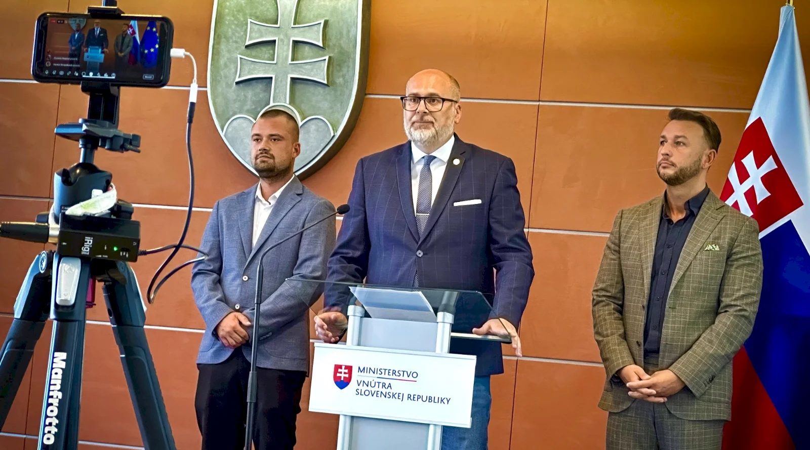 Prostriedky za záchranné práce boli odoslané 16 obciam postihnutých veternou smršťou