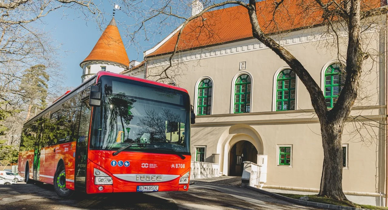 Pre návštevníkov festivalu Víno pod hviezdami sú aj tento rok pripravené nočné posilové spoje do Bratislavy, Senca a Modry