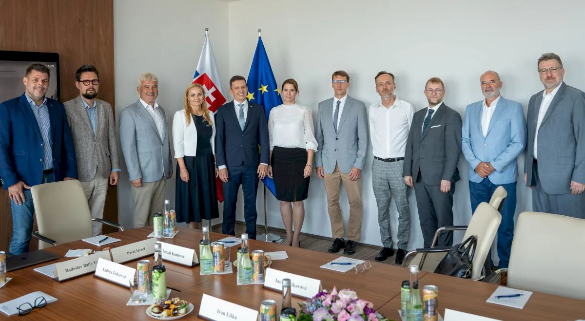 Kyberšikana ohrozuje deti výraznejšie než kedykoľvek predtým: Slovensko hľadá riešenia v ére umelej inteligencie