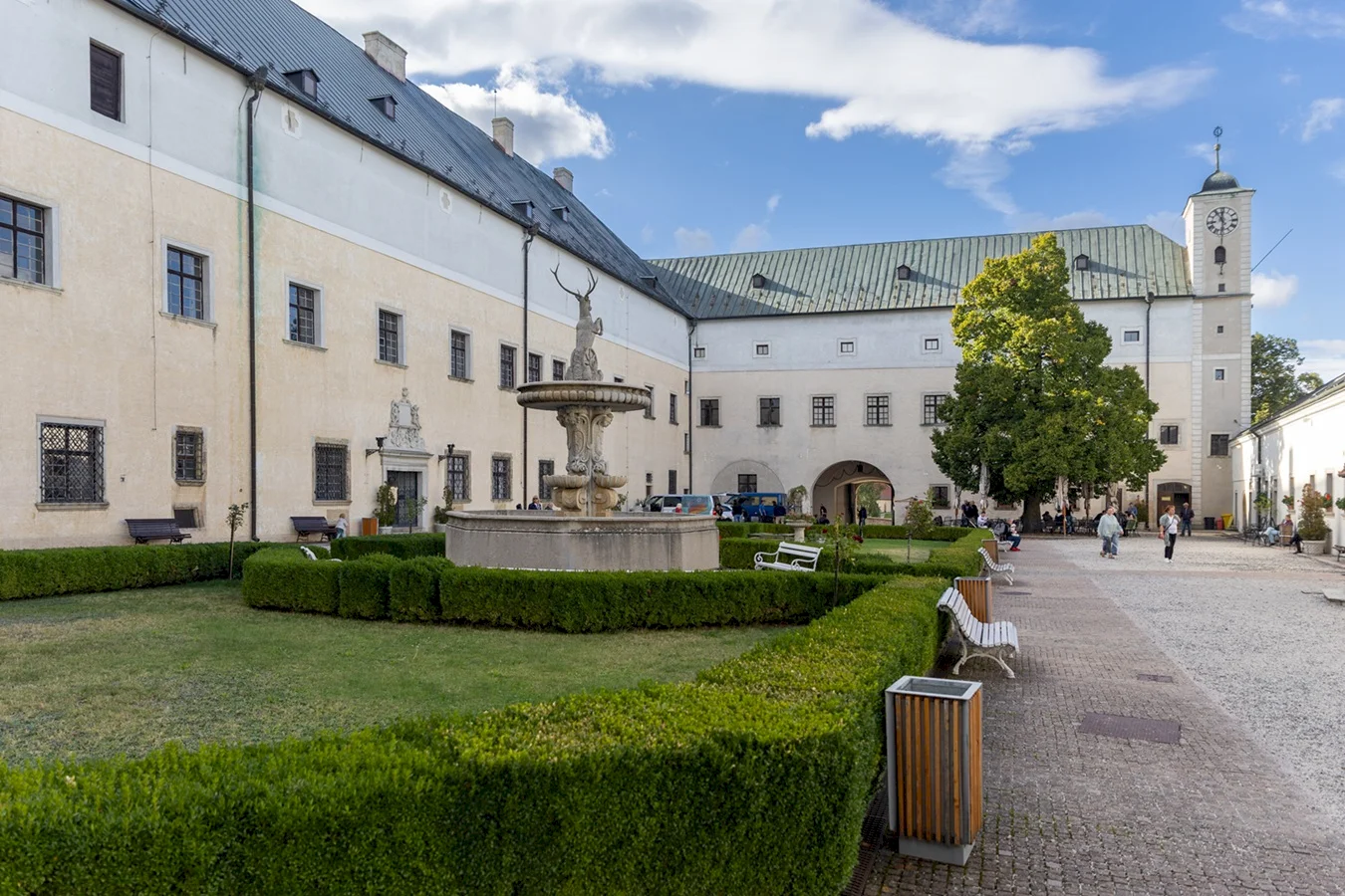 LETObranie rozihrá farbami a pestrosťou hrad Červený Kameň