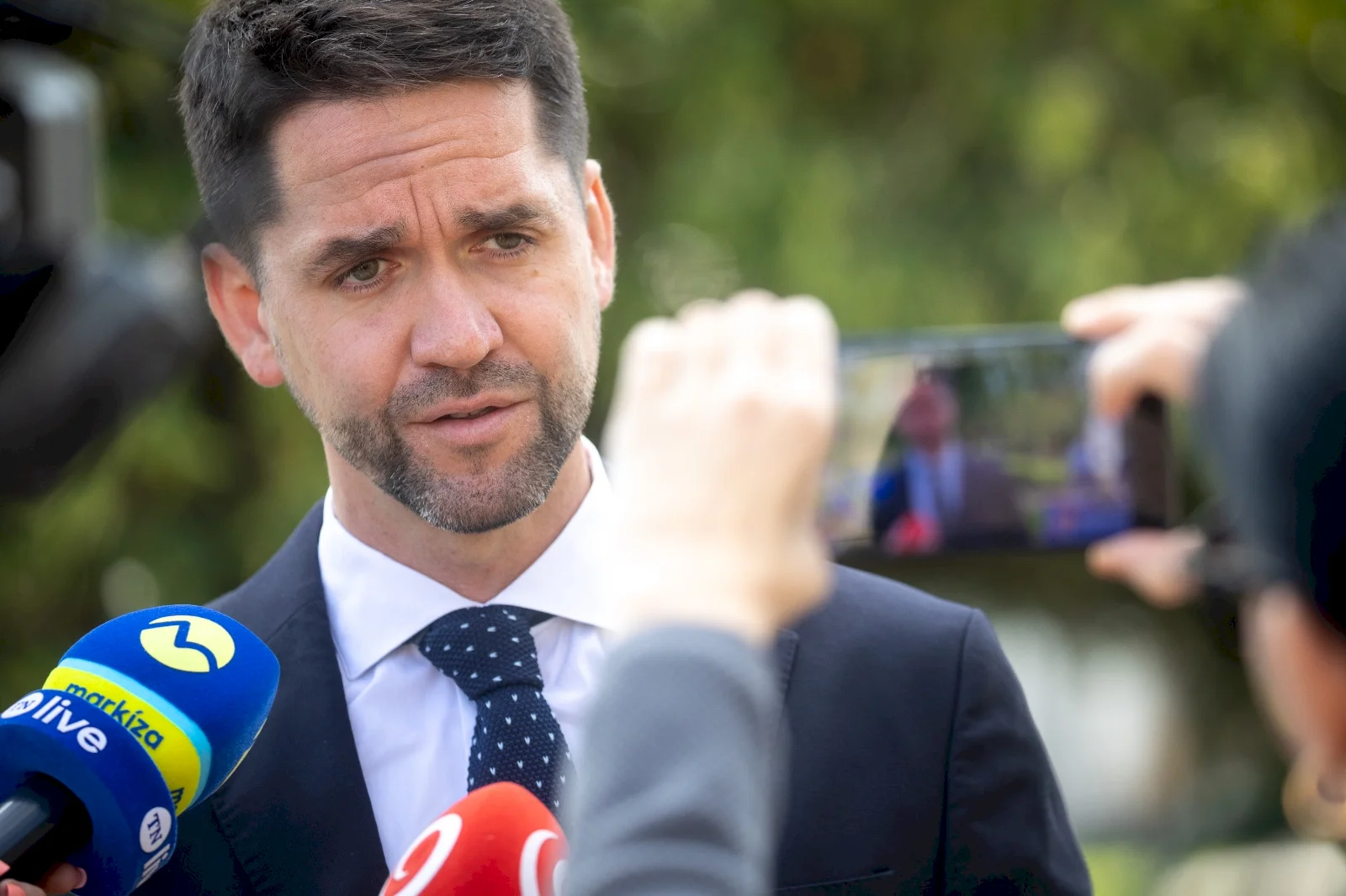 Preťažené vozidlá ničia krajské cesty. BBSK žiada viac kompetencií, vrátane vyberania pokút