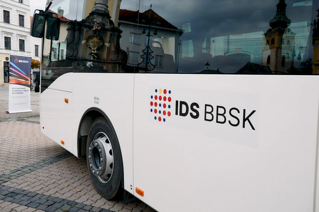Deti na Gemeri už nechýbajú v škole pre lístok na autobus. Pomohla iniciatíva IDS BBSK