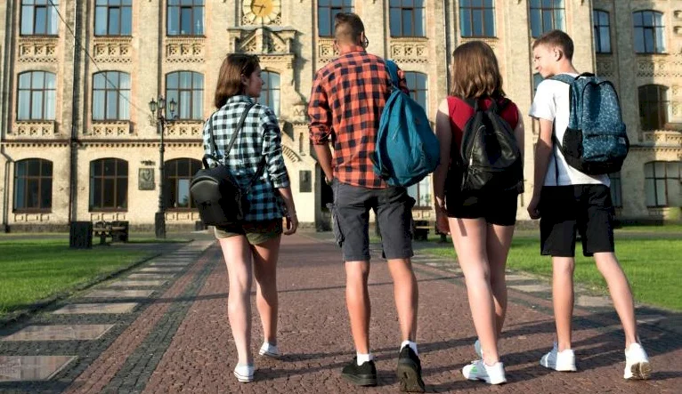 Sirotské dôchodky a začiatok školského roka: Potvrdenie o návšteve školy väčšina študentov predkladať nemusí
