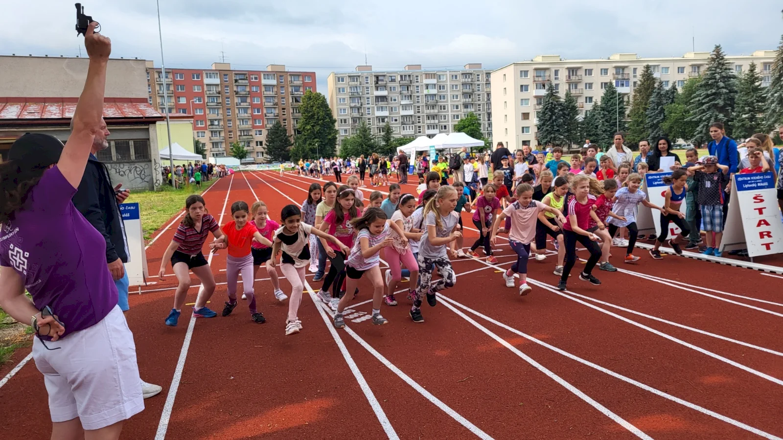 Začala sa modernizácia atletického areálu za štvrť milióna
