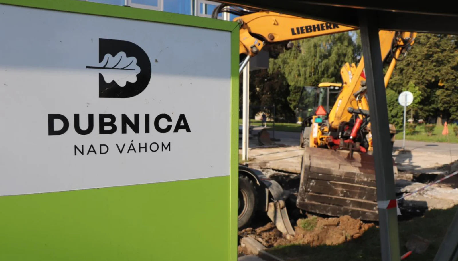 Ďalší krok k zelenšej Dubnici, mesto začalo s revitalizáciou Námestia Alexandra Dubčeka