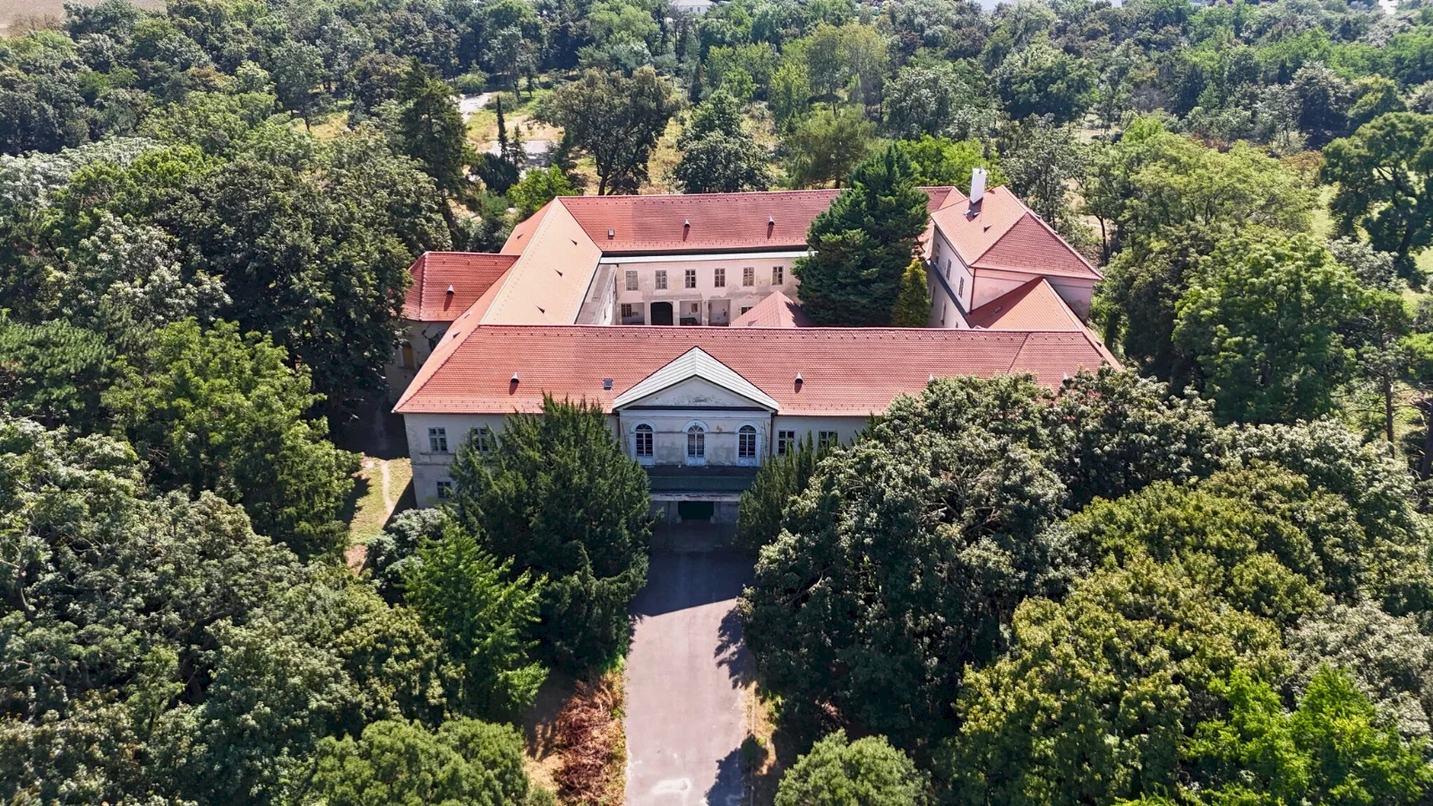 Historický park v Malinove ožíva. Župa ukončila prvú etapu revitalizácie