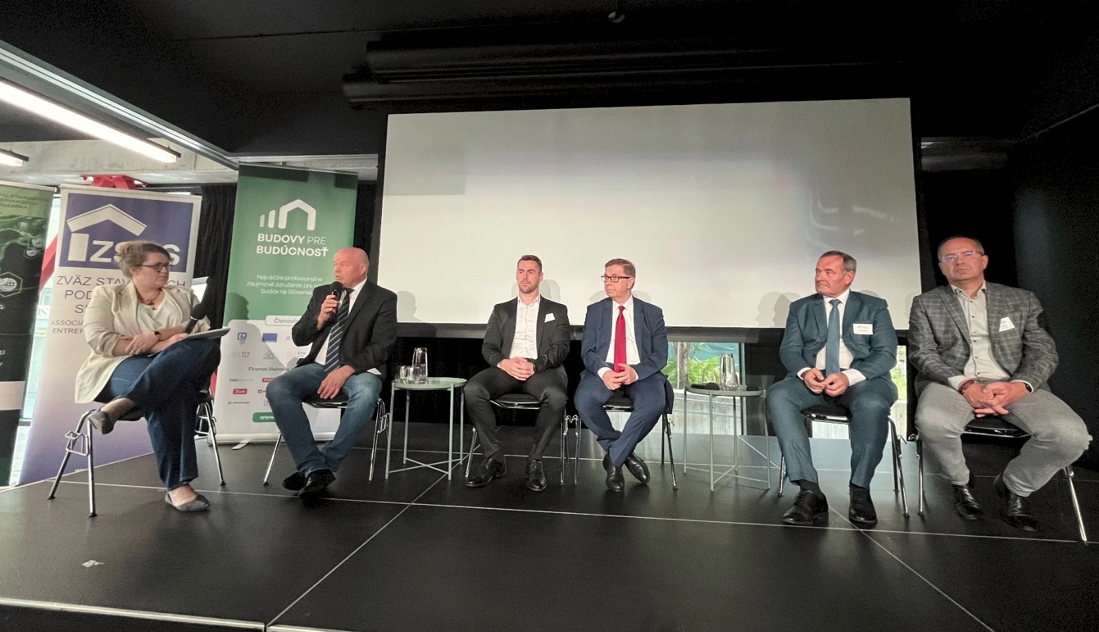Samosprávy a stavebný sektor žiadajú predvídateľnosť