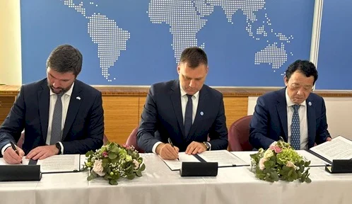 Taraba s Takáčom chcú zlepšiť potravinovú sebestačnosť Slovenska. V Ríme podpísali dohodu s renomovanou medzinárodnou inštitúciou