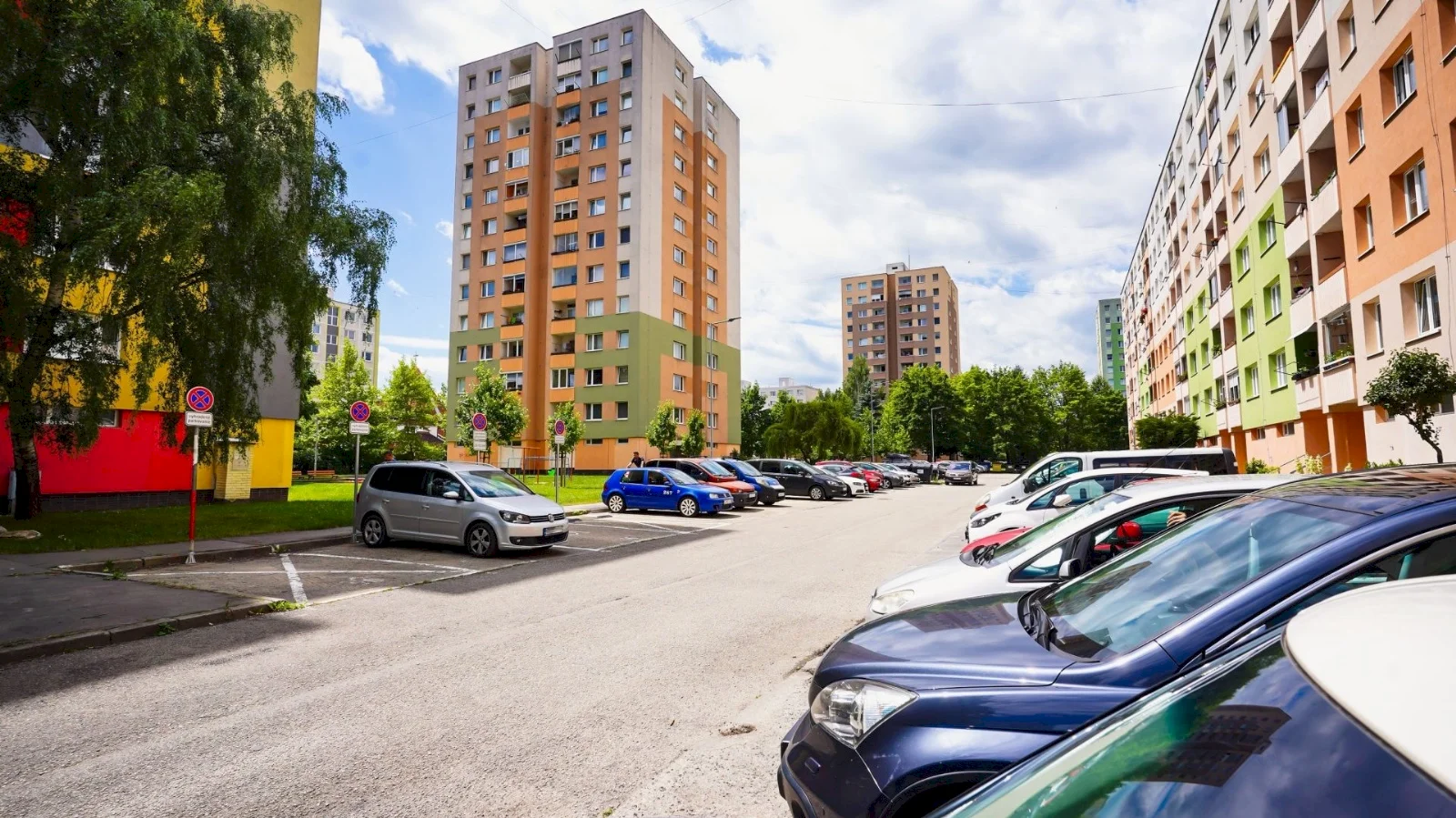Regulácia parkovania na žilinskom sídlisku Solinky začala v sobotu, vodiči dostanú čas na prispôsobenie