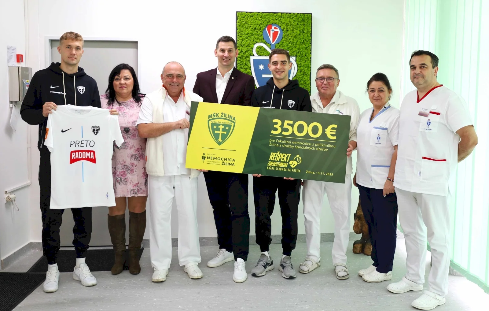 Dražba dresov žilinských futbalistov priniesla výťažok v hodnote 3 500 eur