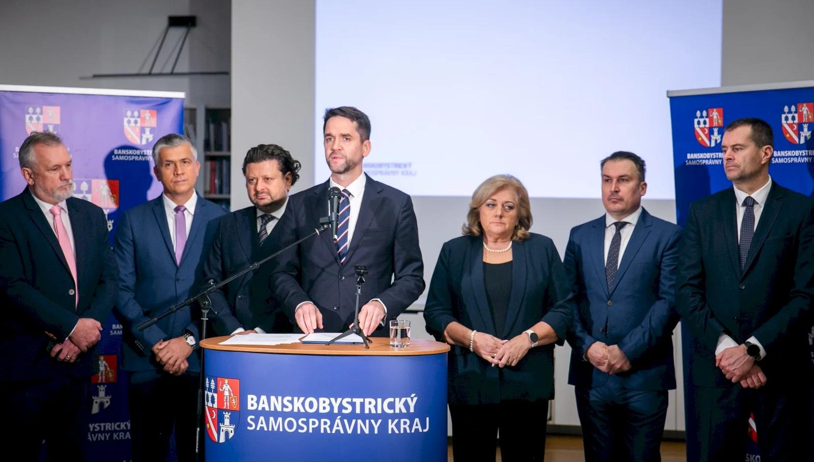 Politické vedenie Banskobystrického samosprávneho kraja zložilo účet, na sviatok demokracie prezentovali výsledky trojročnej práce