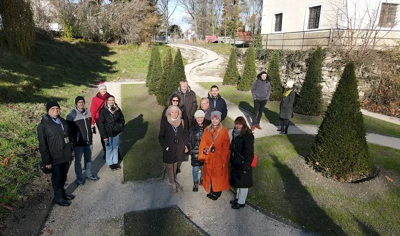 Stupavský kaštieľsky park ožíva: nový vodopád, lapidárium aj drevený chodník v mokradi sú takmer hotové