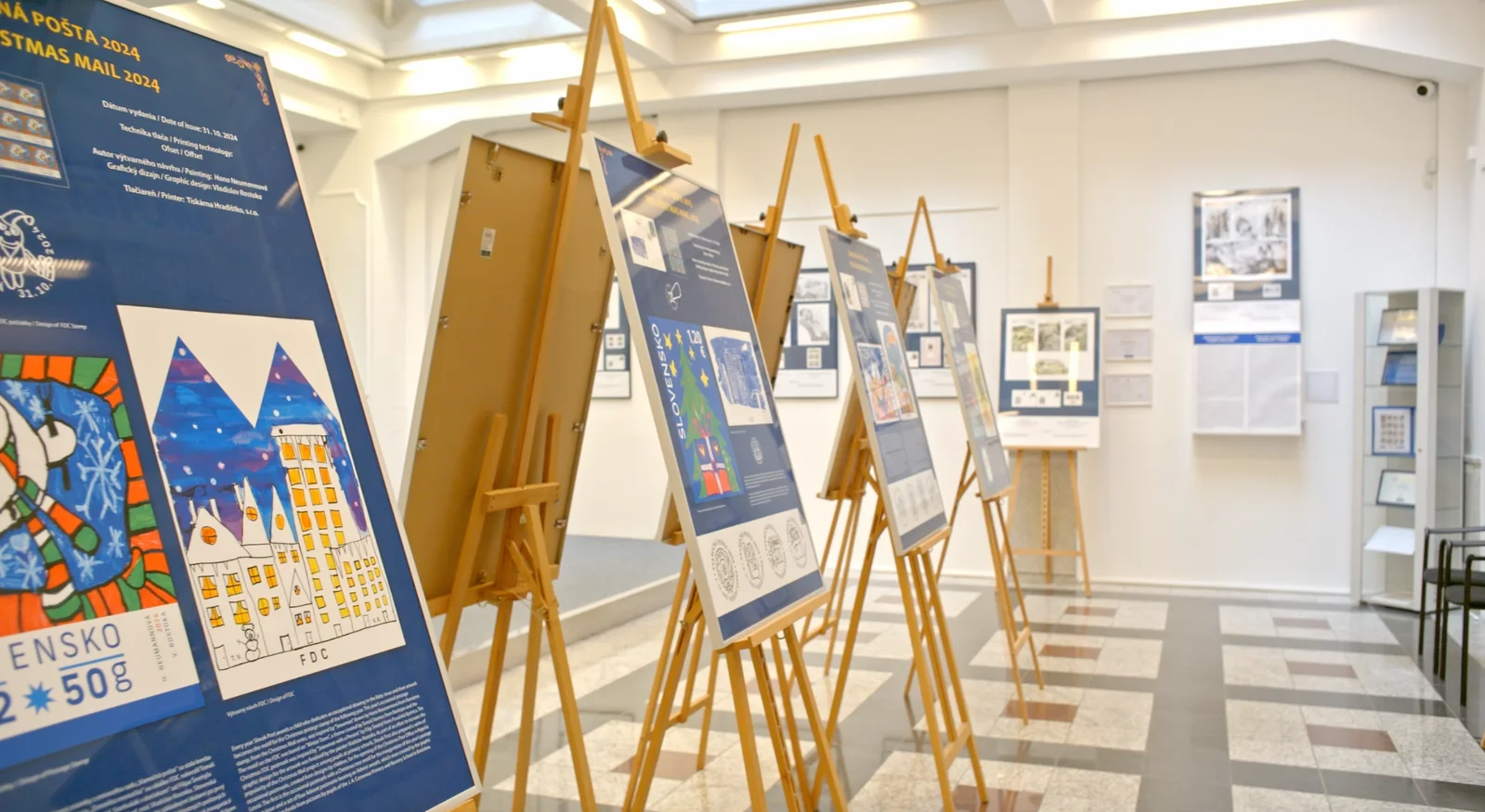 Vianoce a Vianočná pošta sú témou novej výstavy vo vynovenej Galérii poštových známok