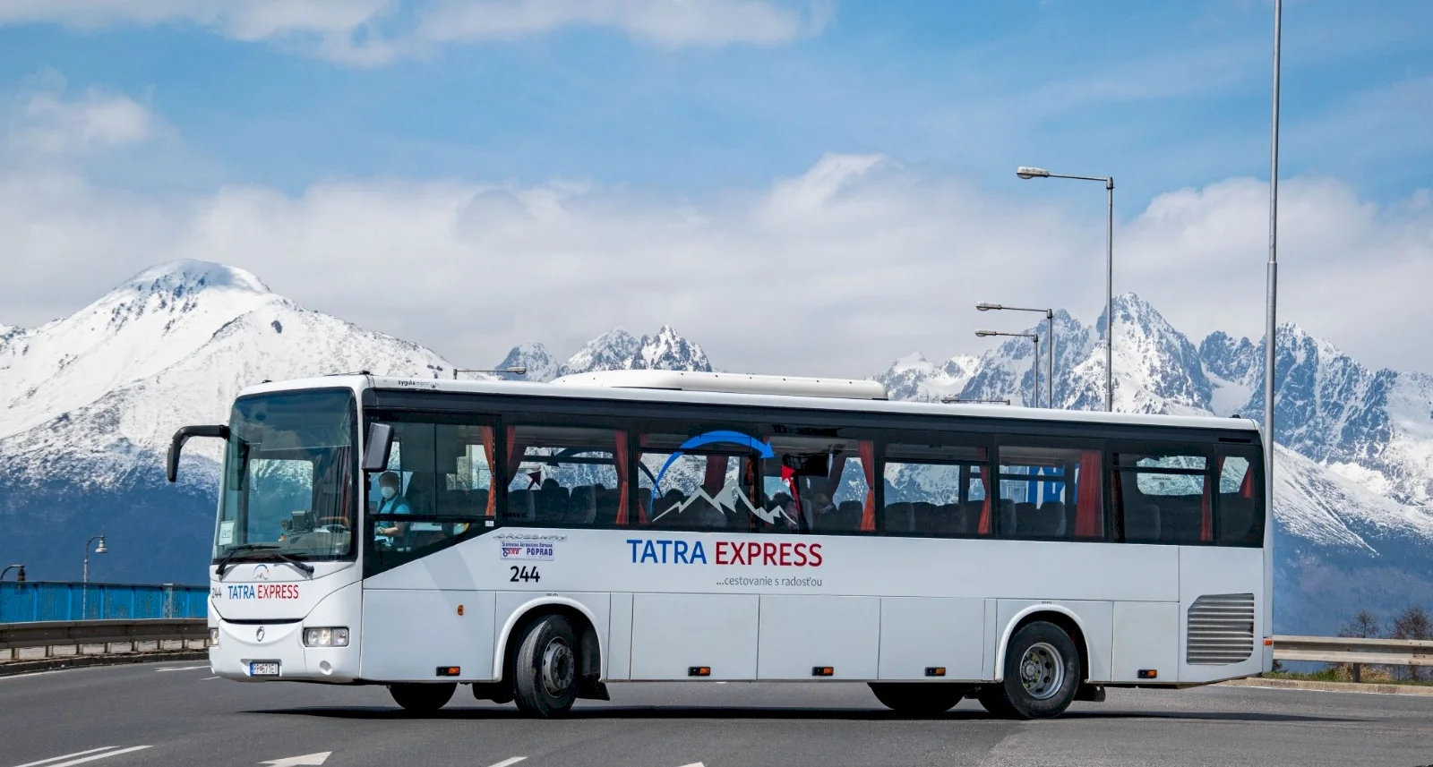 Na lyžovačku v Tatrách autobusom s párom lyží zadarmo