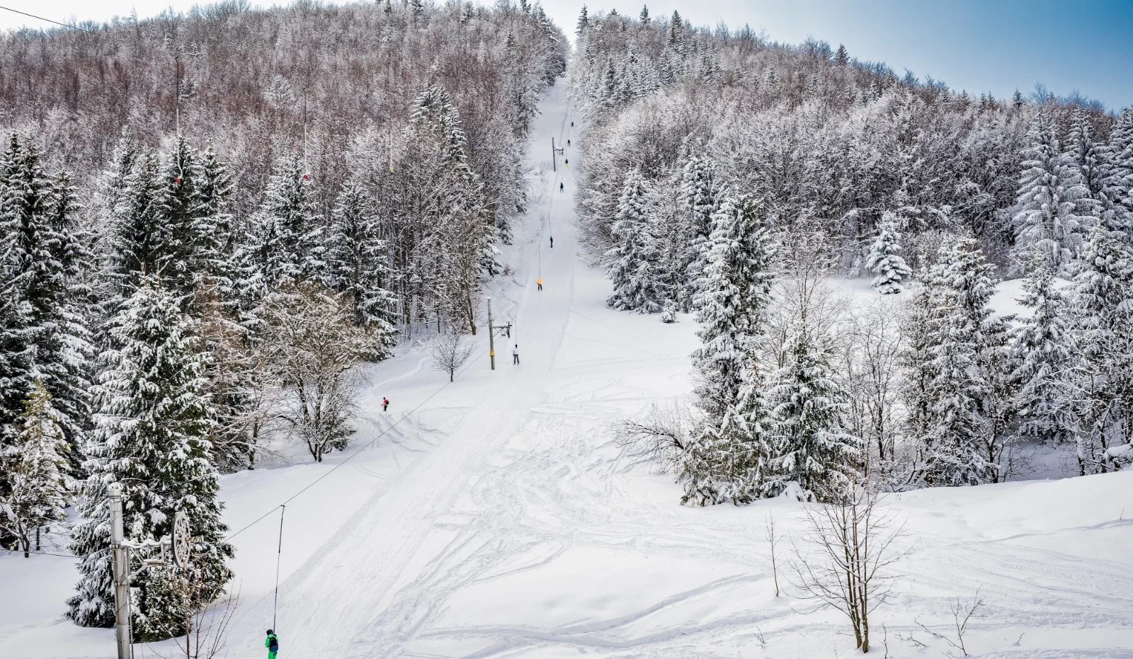 Skibusy aj túto zimu prepájajú mestá s obľúbenými zimnými strediskami