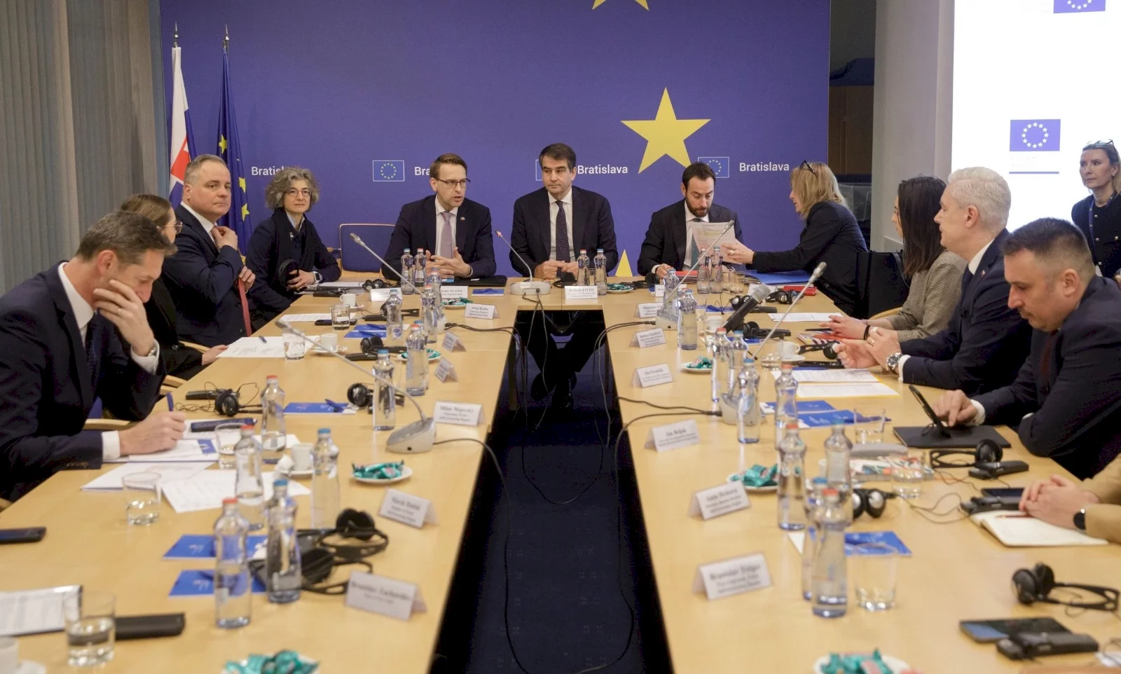Eurokomisár R. Fitto diskutoval o rozvoji so slovenskými regiónmi
