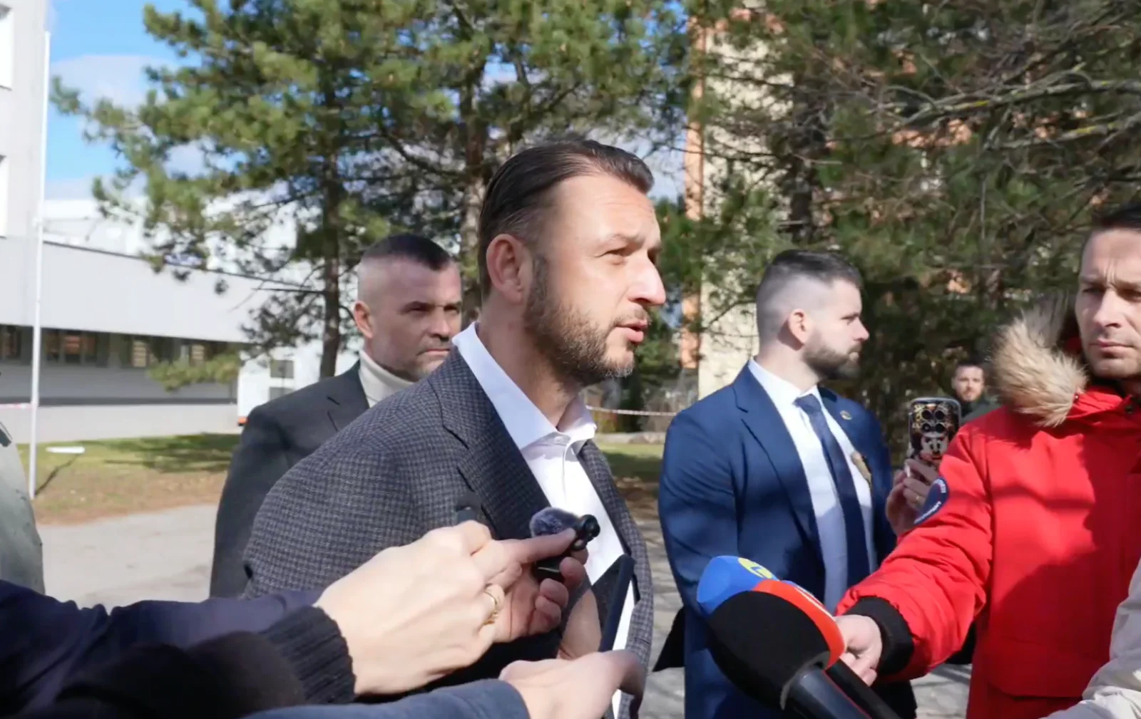 Klientske centrum OÚ dnes neposkytuje služby, ministerstvo vnútra dalo preveriť stav budov v dosahu nedávneho zemetrasenia