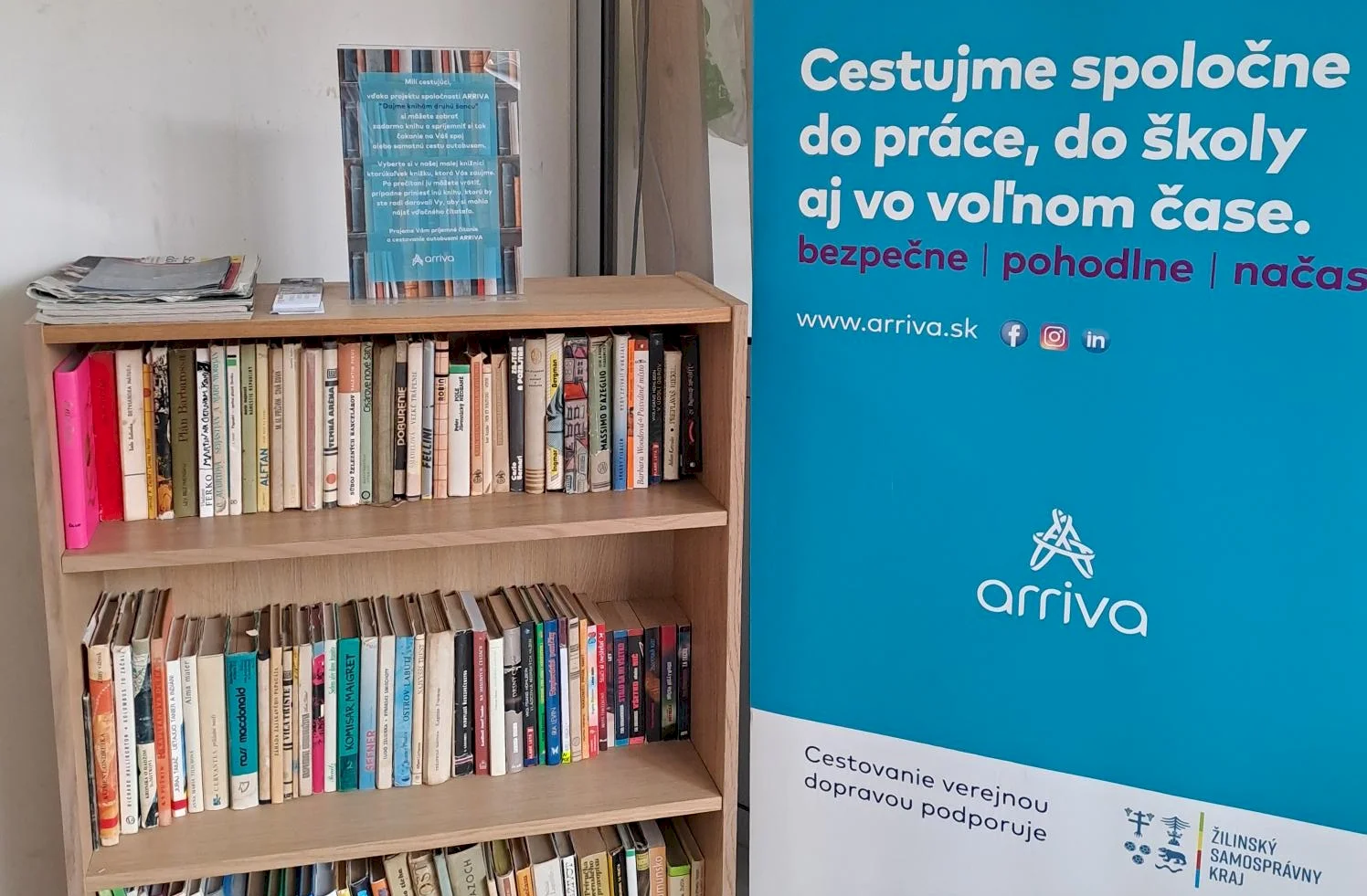Nový život pre knihy: ARRIVA vyzýva cestujúcich, aby priniesli prečítané knihy do zdieľaných knižníc na autobusových staniciach