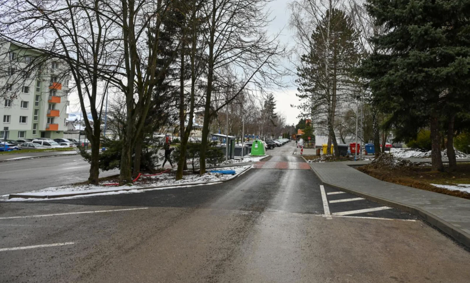 Revitalizácia sídliska Pod hájom v Dubnici je vo finále, prináša výhody motoristom i peším