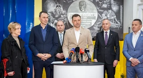 Taraba so Šatanom ohlásili komplexnú obnovu zimných štadiónov