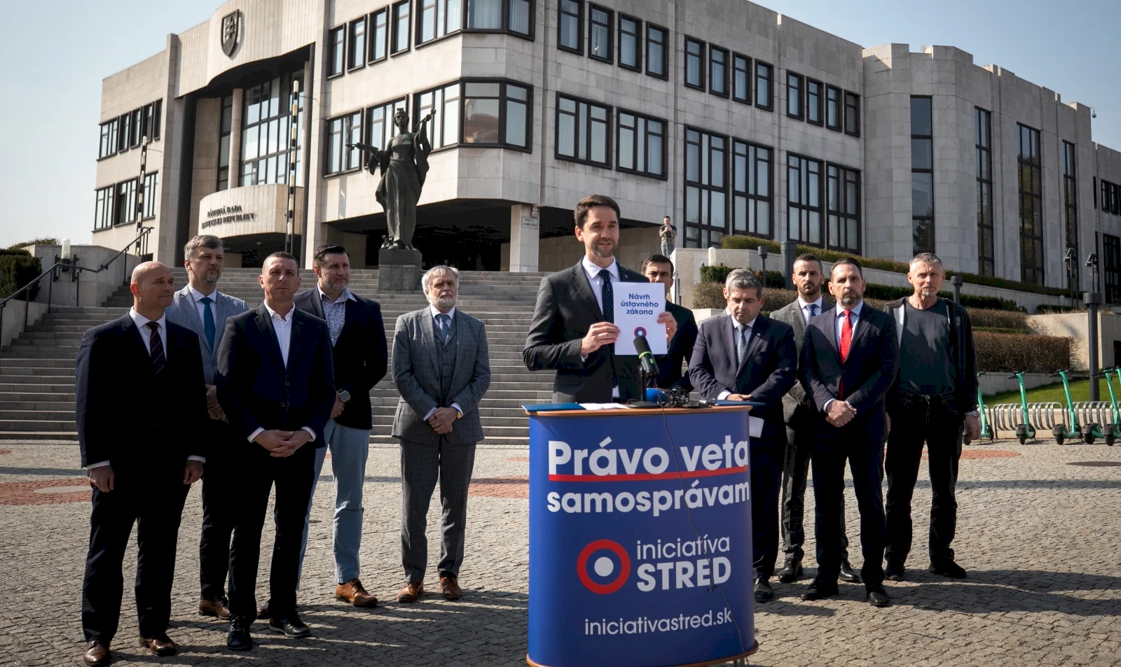 Iniciatíva STRED žiada právo veta pre samosprávy. Predkladá návrh ústavného zákona
