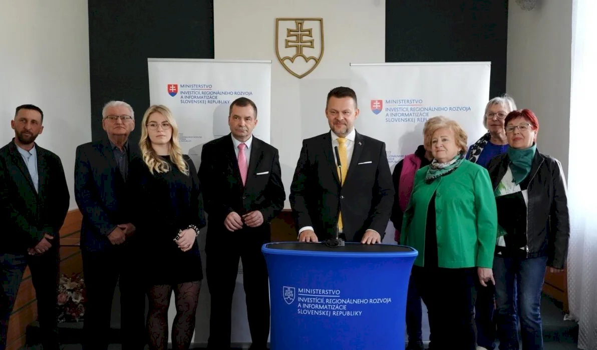 Digitálni seniori menia Slovensko: v Častej pribúdajú absolventi aj miliónové investície do rozvoja obce