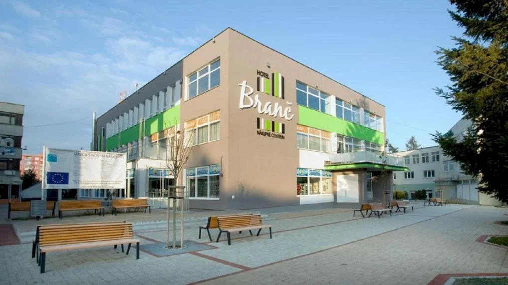 Dlhoročný problém smeruje k vyriešeniu: Budova Hotela Branč v Senici ide do dražby