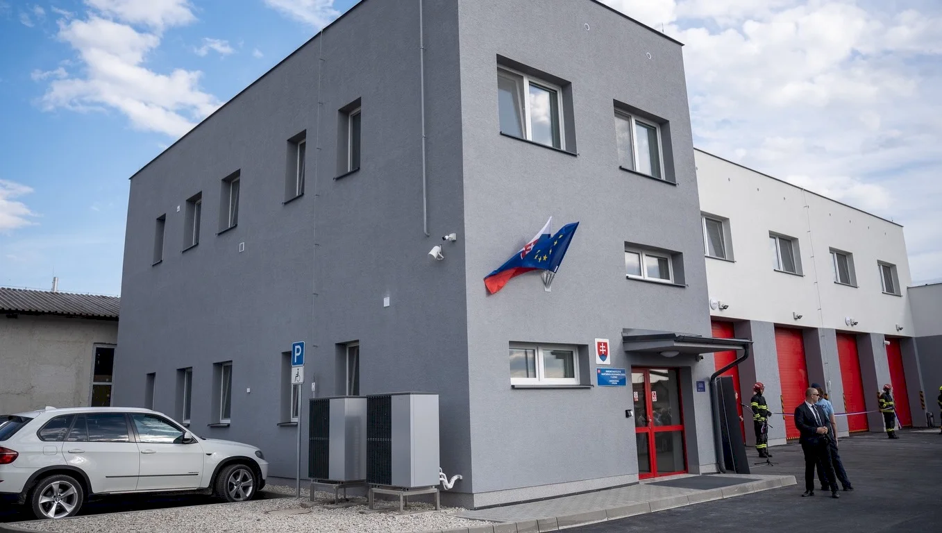 Minister vnútra v Poltári odovzdal hasičom novú hasičskú stanicu